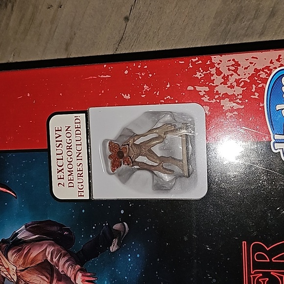New Stranger Things Dungeons and Dragons Game - Picture 3 of 6